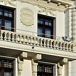Royal Hotel
