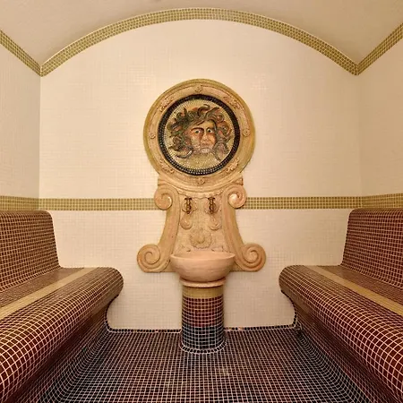Royal Hotel