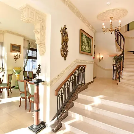 Royal Hotel 3*