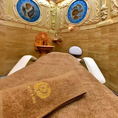 Royal فندق 3*