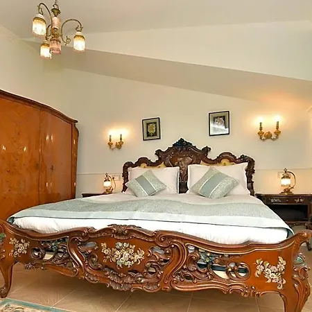Royal فندق 3*